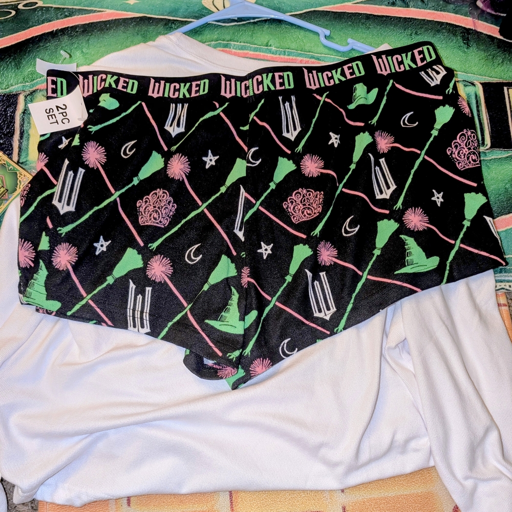 Wicked Women's Black and Green Pajama Shorts